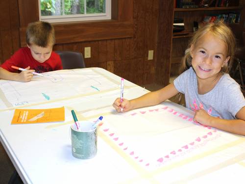 Crafton Heights United Presbyterian Church in Pittsburgh decorate a communion cloth at a recent family retreat. (Photo provided)