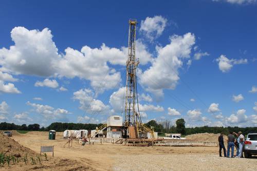 Oil Drilling Rig in Saline Township, Michigan. Photo by Dwight Burdette, via WikiMedia