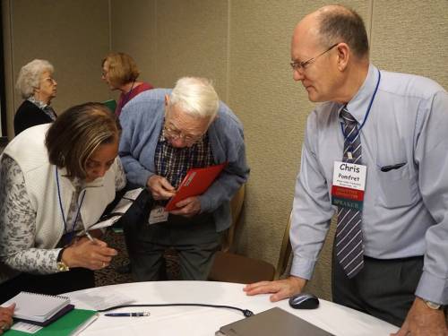 Chris Pomfret engages with attendees following his workshop. (Photo by Emily Enders Odom)