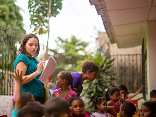 Kara Watkins, a Young Adult Volunteer, leads a weekday Bible class for children in a low-income neighborhood of Barranquilla, Colombia. (Photo by Joe Tobiason)