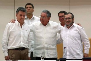 President Santos of Colombia, President Castro of Cuba, and leaders of FARC (Photo of www.elespectador.com 09/23/15)