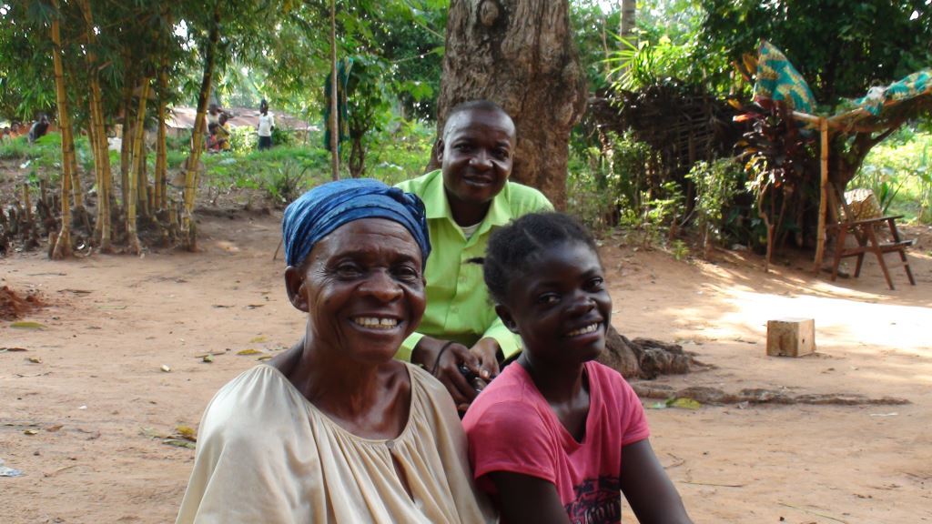 Pastor Bénoît of Foyer de Dibindi in Mbuji Mayi (East Kasai) reunited Yvette Mulanga with her grandmother.