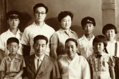 Front row (far right), Cathy Chang’s mother, Haewon Lee, with her parents and siblings in Korea (1950s). Photo credit: Rosaline Maria