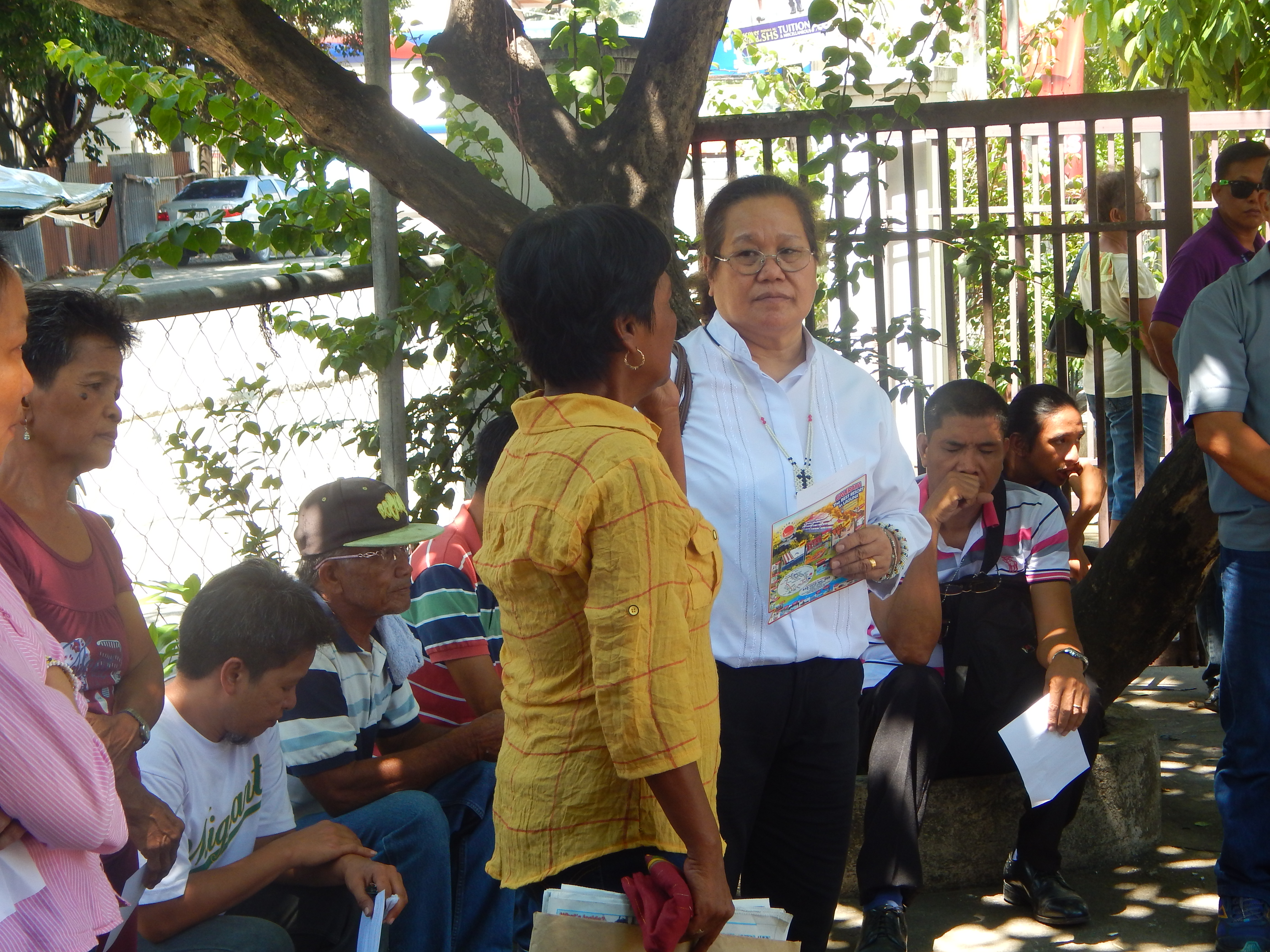 The first time that I met Pastor Sol, when we took a van ride to the trial against Mary Jane Veloso's recruiters. Here, in the parking lot of the court, she is leading prayers and standing beside Celia Veloso, Mary Jane's mother. (June 2016)