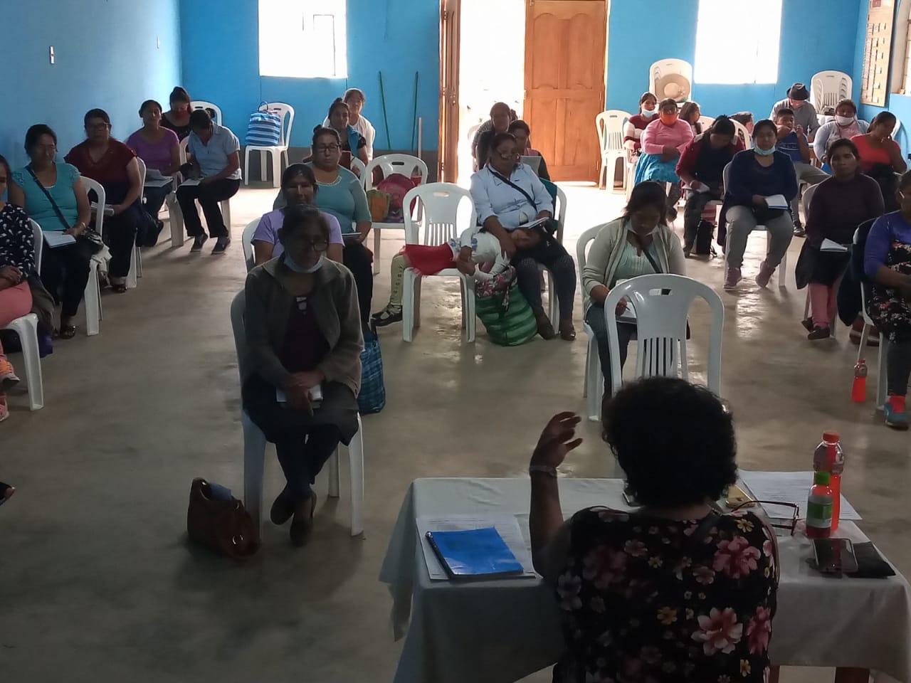 Jesusa Women – Jesusa teaches a course for the Women’s League of the Synod of the Convention.