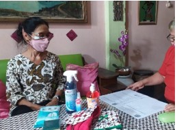 Farsijana visited mother Kanti to bring health protocol instruments prior to cooking activity