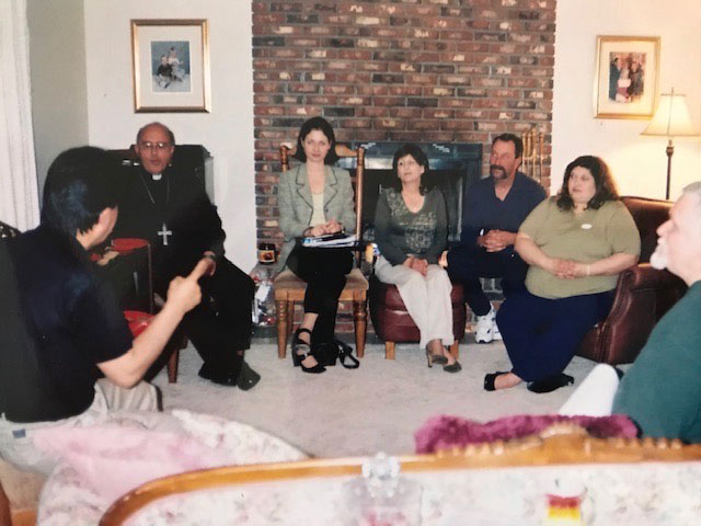 Archbishop Pedro Barreto meets with friends of La Oroya at a meeting in St Louis with representatives of Giddings-Lovejoy Presbytery. (photo by Ellie Stock, circa 2004)