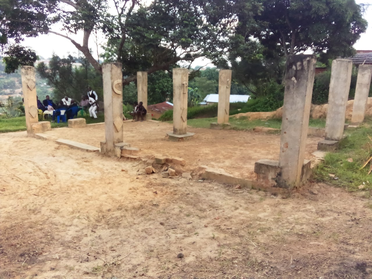 CPK Mbanza Ngungu that is covered by tarp for Sunday worship. Photo by Pastor Isaac Kalonji.