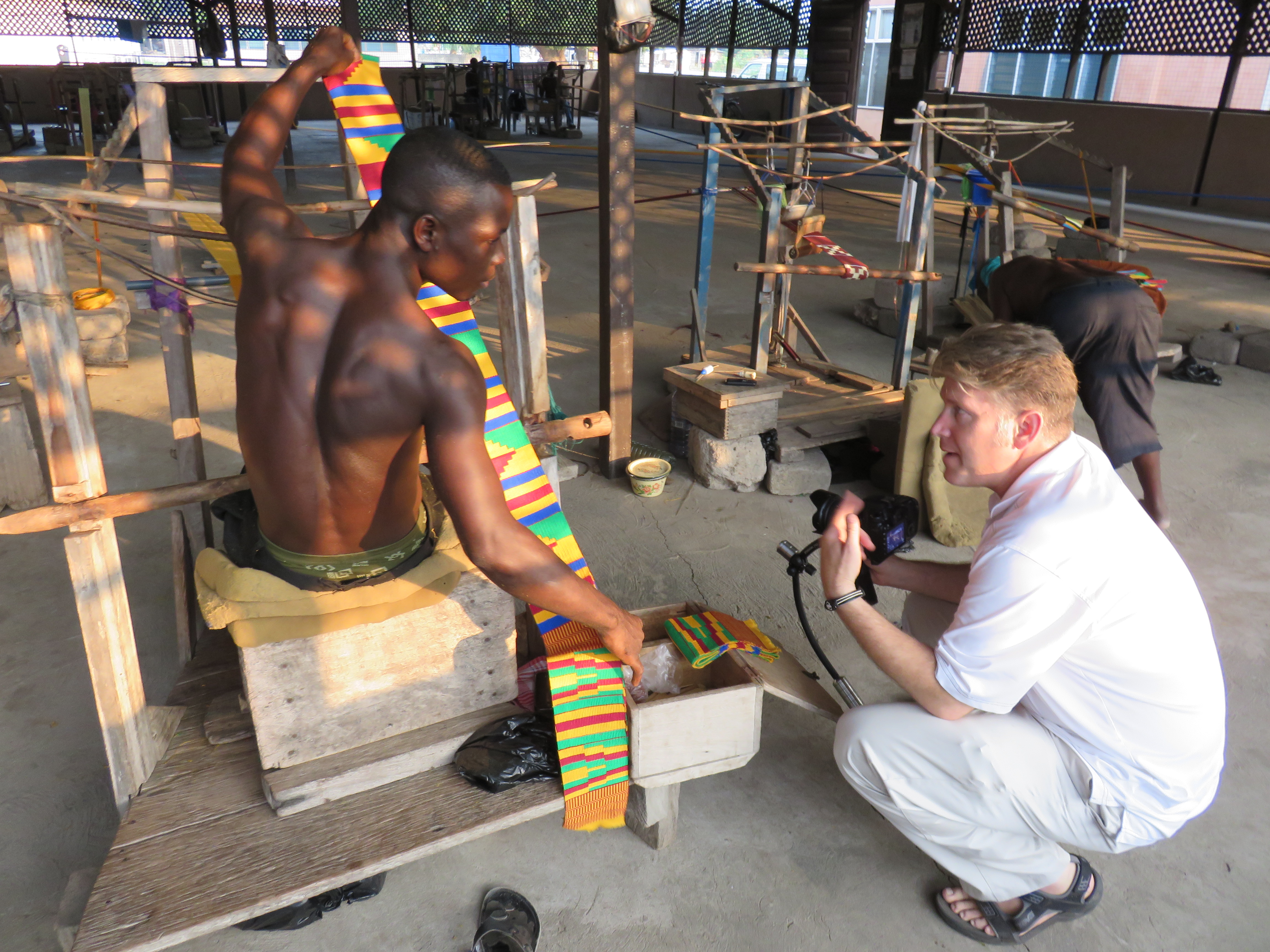 Sib Law, a member of First Presbyterian Church of Fairfield, Connecticut, learns how Ghanaian kente cloth is woven. (Photo by Josh Heikkila)