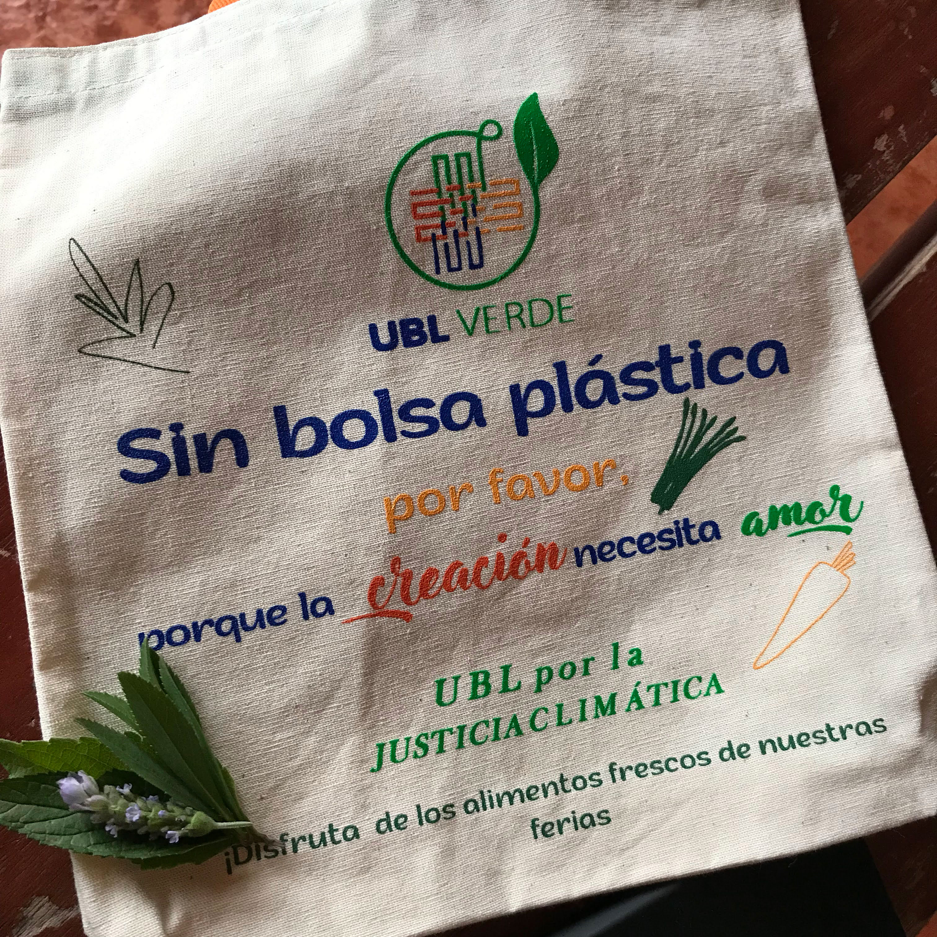 Totebag UBL Verde. Spanish: Bolso de mano, UBL Verde.