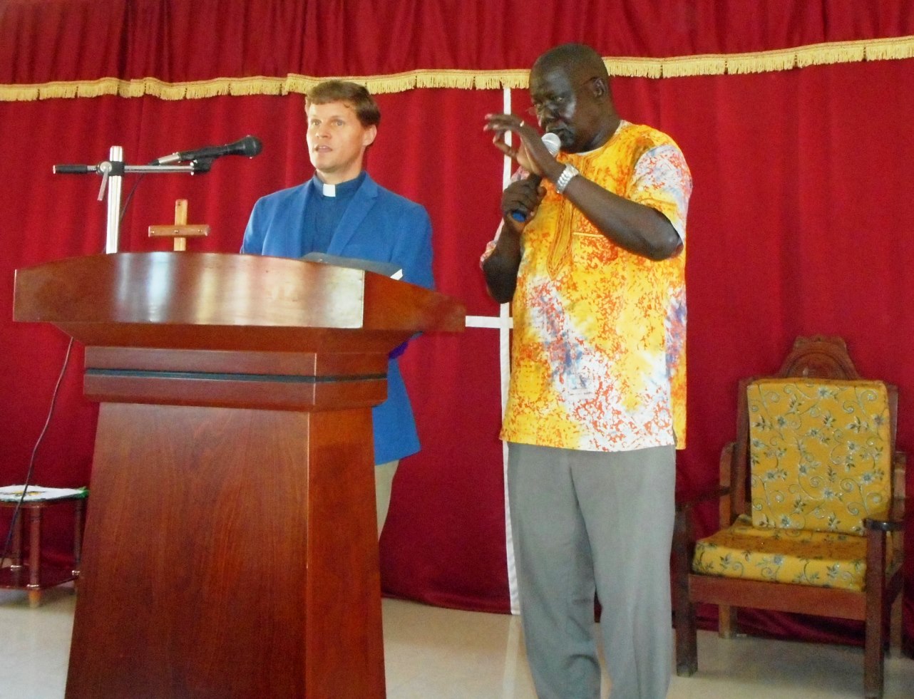 Bob preaches at Atlabara congregation, translated into Nuer.