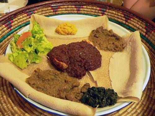 injera with food