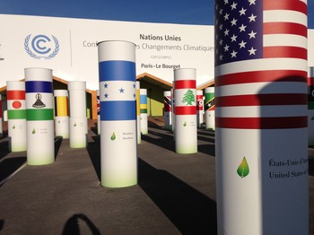 world flag columns outside UNFCCC